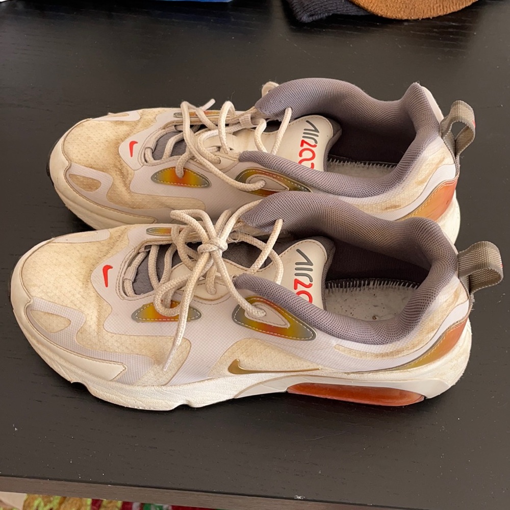 nike airmax 200. worn on hike twice